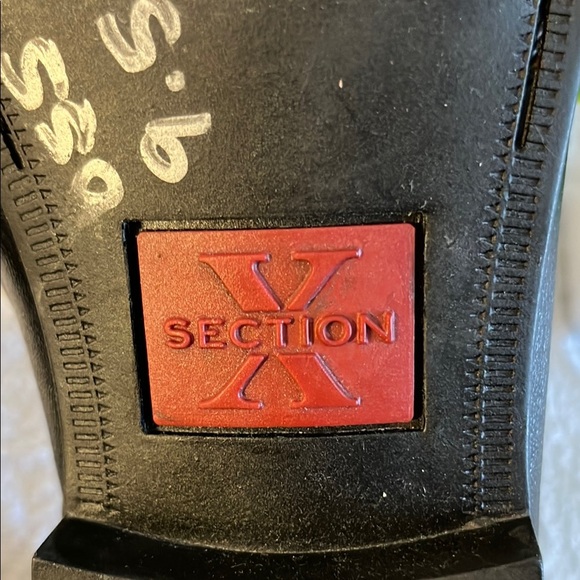 Elegant Black Leather Slip-On Loafers - Picture 7 of 11